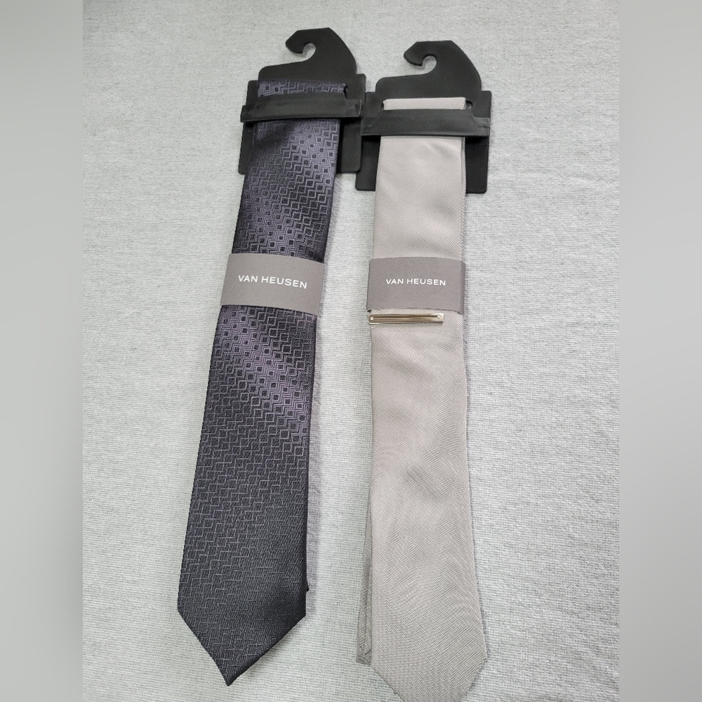 Van Heusen ties set of 2